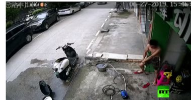 استمرت 20 ثانية.. شاب صينى يتعرض للصعق الكهربائى مدة قياسية.. فيديو