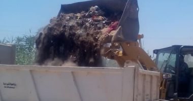 صور.. محافظة سوهاج: رفع 96 طن قمامة ومخلفات صلبة بمراكز سوهاج خلال يومين