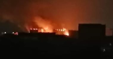 قارئ يشارك بعدد من الصور لحريق هائل بمخزن أخشاب بمدينة بلبيس