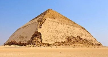 موقع أجنبى يلقى الضوء على اكتشاف مقبرة وفتح هرمين للزيارة فى مصر 