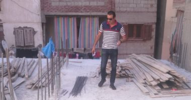 صور.. إيقاف العمل بعقار مخالف والتحفظ على مواد البناء شرق الإسكندرية 