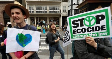 صور.. دعوات بريطانيا للعصيان المدنى احتجاجا على التغير المناخى