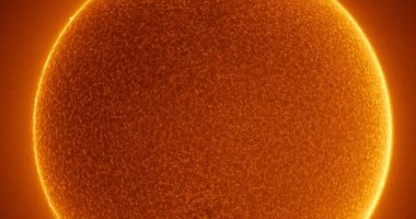 صورة مذهلة تستعرض لحظة مرور محطة الفضاء الدولية أمام الشمس