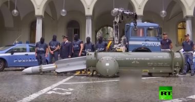 شاهد.. الشرطة الإيطالية تعثر على صاروخ قطرى أثناء اقتحامها لمخزن أسلحة