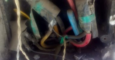 صور.. كوفرية كهرباء بدون غطاء يعرض حياة المارة للخطر فى شارع بالمنيرة