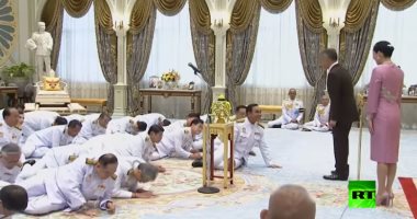 "متستغربش".. شاهد كيف أدت الحكومة الجديدة اليمين الدستورية أمام ملك تايلاند