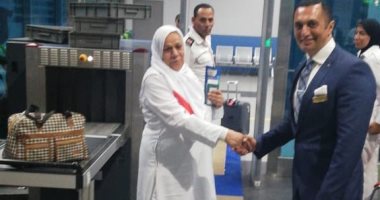 صور.. حجاج بيت الله يتوافدون على الصالة الموسمية بمطار القاهرة
