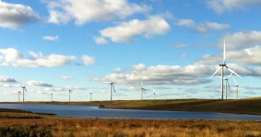 توربينات الرياح بأسكتلندا تنتج كهرباء تكفى لتشغيل جميع المنازل مرتين