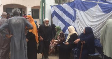 الكشف على 1050 مواطن بقرية ميت عاصم في قافلة طب المنصورة