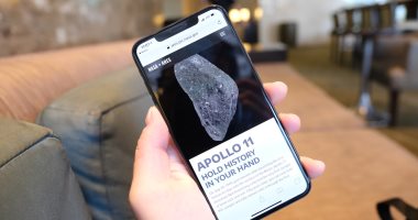 تقنية جديدة تتيح لك الإمساك بصخور القمر عبر هاتفك الذكى.. جربها