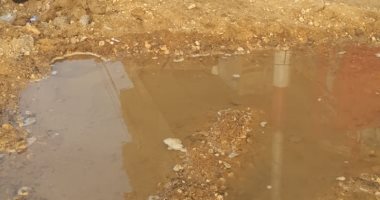 صور.. مواطن بالدقهلية يشتكى: الصرف الصحى يهدد منزلى بالانهيار