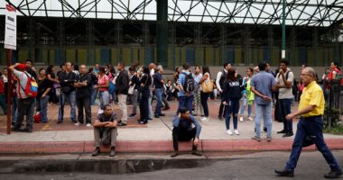 تكدس آلاف الفنزويليين فى المواصلات بسبب تعطل المترو لانقطاع الكهرباء