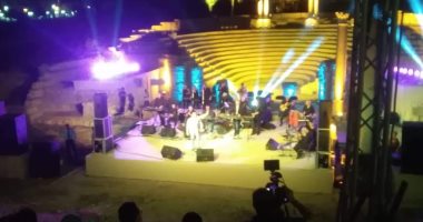 مدحت صالح يتألق على المسرح الرومانى فى حفل الأوبرا الصيفى بالأسكندرية 