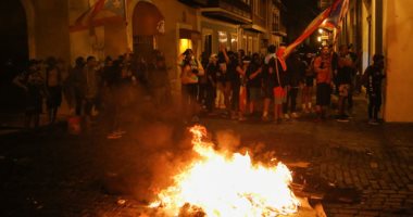 اشتباكات بين شرطة بورتوريكو ومطالبين باستقالة ريكاردو روسيلو