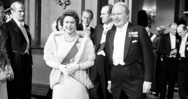 قبل تولى بوريس جونسون.. 13 رئيس وزراء بريطانى فى حضرة الملكة إليزابيث.. صور