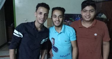 "احمد" يشارك بصورة مع أصحابه الأنتيم.. ويعلق: " اجدع صحاب فى الدنيا"