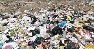 القمامة تغزو مدخل نفق إيديال بشارع أحمد حلمى بمحافظة القاهرة