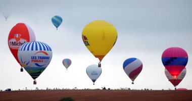 انطلاق مهرجان المناطيد والبالونات الهوائية بسان جوليان فى فرنسا