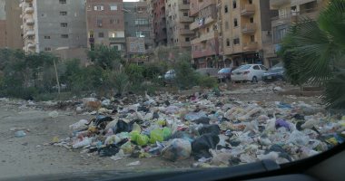 اضبط مخالفة.. تراكم القمامة فى شوارع مدينة المحلة "صور"