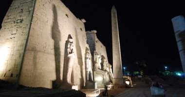 صور.. معبد الأقصر يعلن انتهاء ترميم تمثال الملك رمسيس الثانى