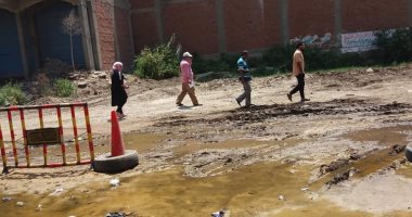 رئيس حى ثان المحلة يتابع حل مشكلة طفح مياه الصرف الصحى بمنطقة" الوزارية"