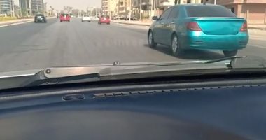 أمسك مخالفة ..سيارة بدون لوحات معدنية بشارع بالتجمع الخامس