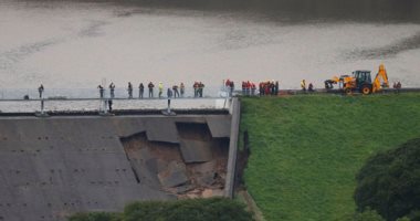 رعب بويلى ريدج فى بريطانيا بعد إنهيار جزء من سد بحيرة تودبرووك بسبب الفيضانات