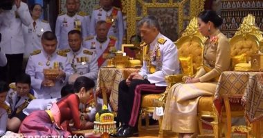 بعد زواج ملك تايلاند.. لماذا تركع العروس لزوجها وفقا للتقاليد التايلاندية؟