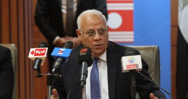 محافظ بورسعيد يستقبل قيادات وزارة الصحة لمتابعة تطبيق التأمين الصحى الشامل الجديد