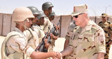 فيديو وصور.. رئيس الأركان يتفقد قوات تأمين شمال سيناء ويزور عدد من الكمائن