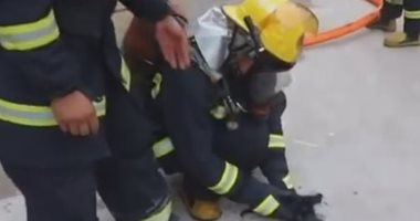 الإنسانية فى أبهى صورها.. رجال إطفاء ينقذون جراء من حريق بالصين