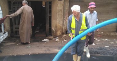 استجابة لصحافة المواطن.. شفط مياه الصرف من شارع توفيق فهمى بالطالبية