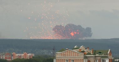 انفجارات ضخمة بعد حريق فى مستودع للذخيرة يضم 40 ألف طلقة مدفعية بروسيا