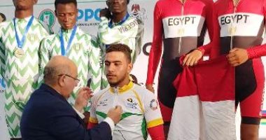 محافظ الشرقية يهنئ أحمد موسى لفوزه بطولة الأمم الإفريقية لسابق الدراجات