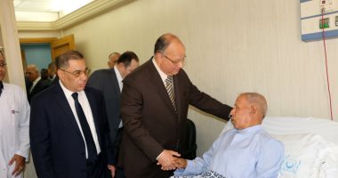 محافظ القاهرة يتفقد مصابى حادث تفجير معهد الأورام.. صور