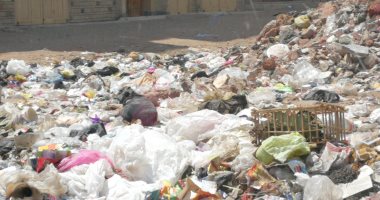 اضبط مخالفة..انتشار القمامة أمام سوق الجملة وكوبرى الفريق رضا حافظ بالمحلة