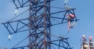فيديو.. مصرع أوكرانى صعقا بالكهرباء أثناء التقاطه صورة سيلفى على برج كهربائى