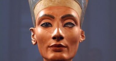 صحيفة إيطالية تبرز عرض تمثال نفرتيتى وبرديات مصرية بمتحف برلين الجديد