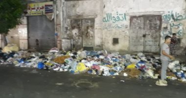 قارئ يشكو من انتشار القمامة أمام مدرسة باكوس بالإسكندرية