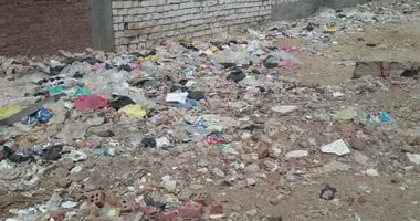 قارئ يشكو من انتشار القمامة والمخلفات بقرية بيبان كوم حمادة بالبحيرة