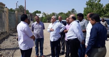 محافظ الأقصر يتفقد توسعة وتطوير المسار السياحى وشبكة الطرق بمدينة القرنة