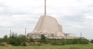 فيديو.. ألمانيا تفجر جزء من محطة طاقة نووية بسبب تهديدات الزلازل