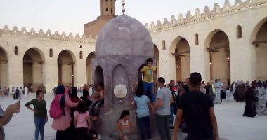 توافد آلاف المصلين على مسجد "الحاكم بأمر الله" بالقاهرة لأداء صلاة العيد