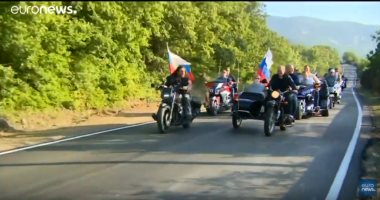 فيديو.. بوتين يقود دراجة نارية فى شبه جزرة القرم خلال مهرجان "ذئاب الليل"