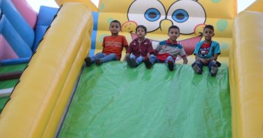 صور.. أطفال الأقصر يحتفلون فى ثانى أيام عيد الأضحى بالملاهى وكورنيش النيل