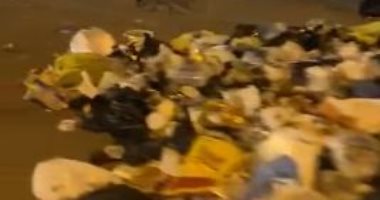 انتشار القمامة أمام سنترال الوراق يزعج أهالى المنطقة