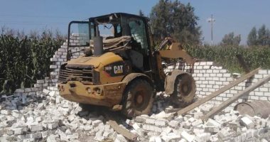 إزالة 9 حالات تعد على الأراضى الزراعية بمدينة سرس الليان خلال إجازة عيد الأضحى