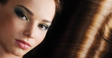 الشعر تاج المرأة .. نصائح للعناية بشعرك باستخدام وصفات طبيعية