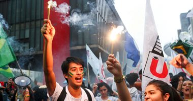 آلاف الطلاب يتظاهرون فى البرازيل ضد قرار خفض الميزانية المخصصة للجامعات