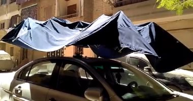 فيديو وصور.. طلاب هندسة حلوان يبتكرون مظلة ذاتية بالريموت لوقاية السيارات من الشمس
